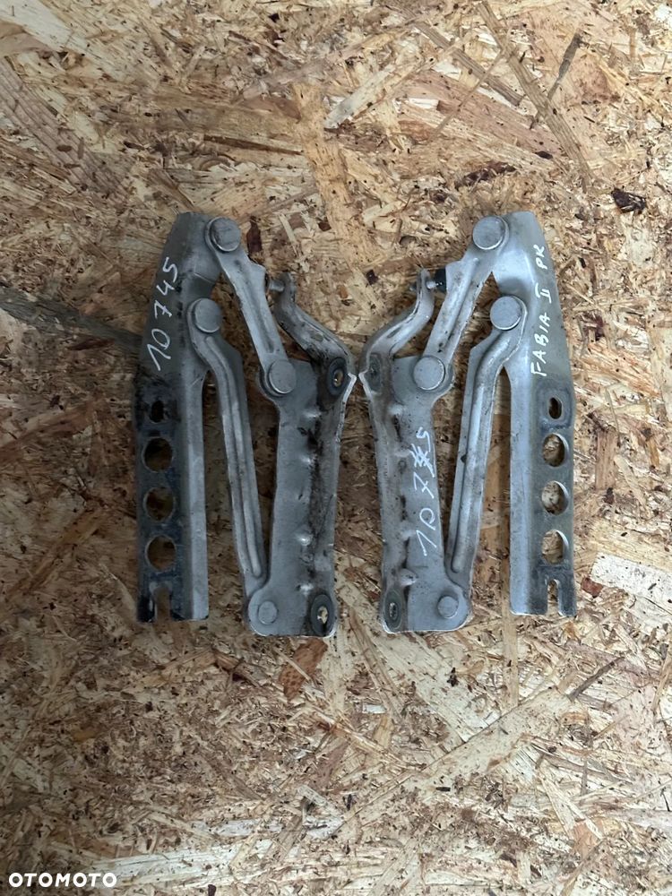 ZAWIAS MASKI LEWY PRAWY SKODA FABIA II 5J0823301  5J0823302 KOMPLET - 1