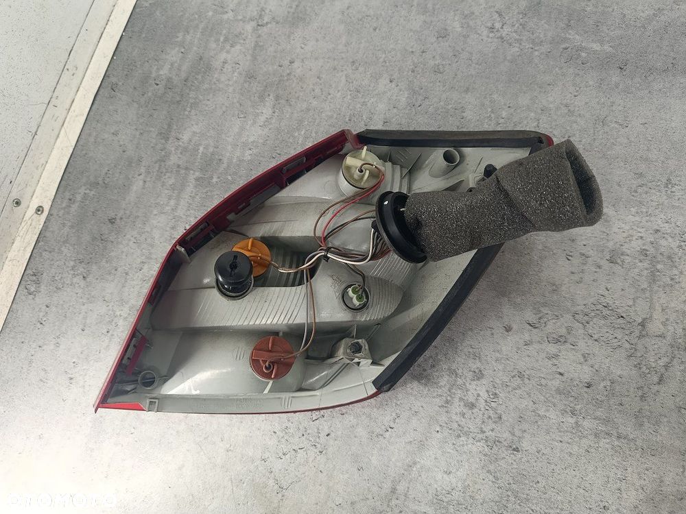 LAMPA TYLNA LEWA SKODA FABIA II FL ZSB5J6945095 HATCHBACK - 3