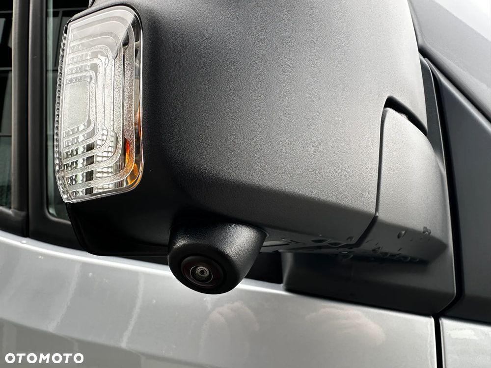 Mercedes-Benz Sprinter - 30