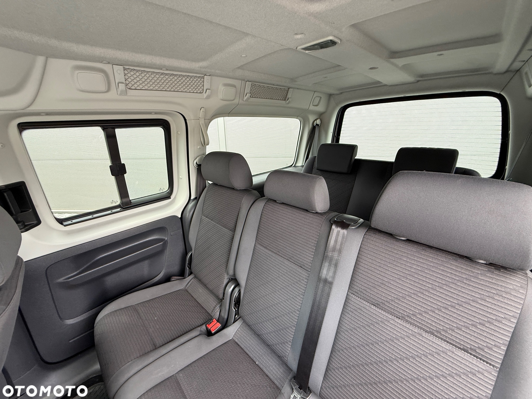 Volkswagen Caddy 1.2 (7-Si.) Edition 30 - 12