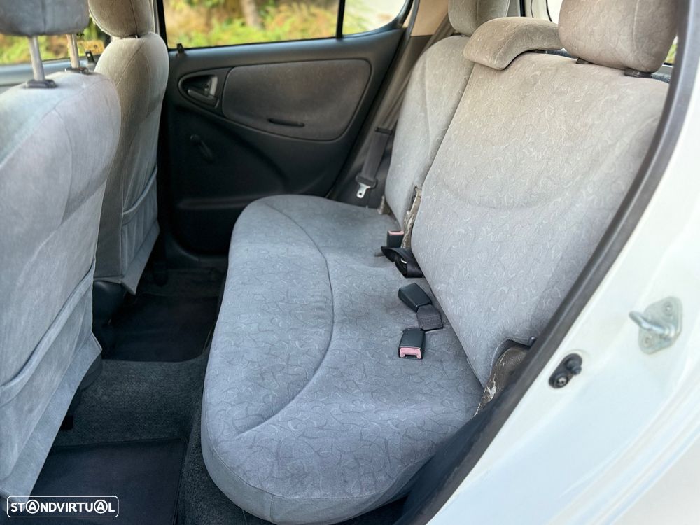 Toyota Yaris 1.0 Luna TA - 8