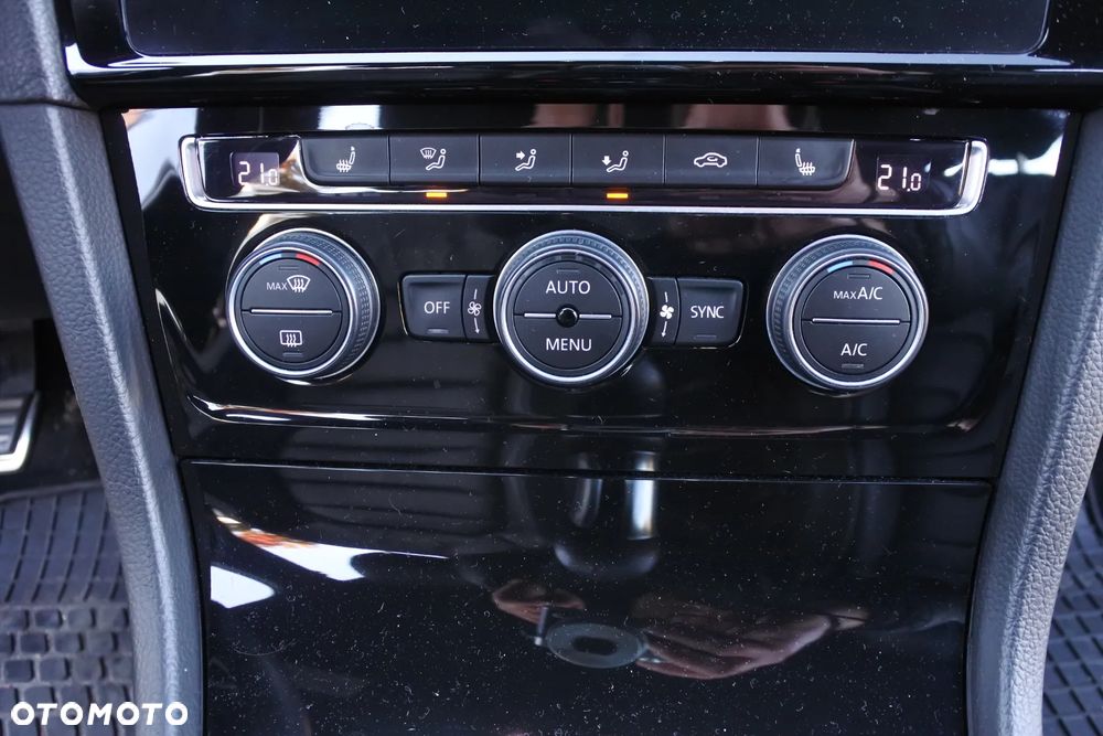 Volkswagen Golf - 16