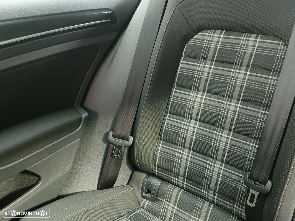 VW Golf 2.0 TDi GTD DSG - 24