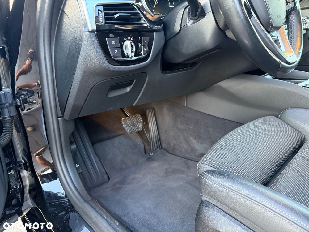 BMW Seria 5 530e iPerformance Sport Line sport - 19