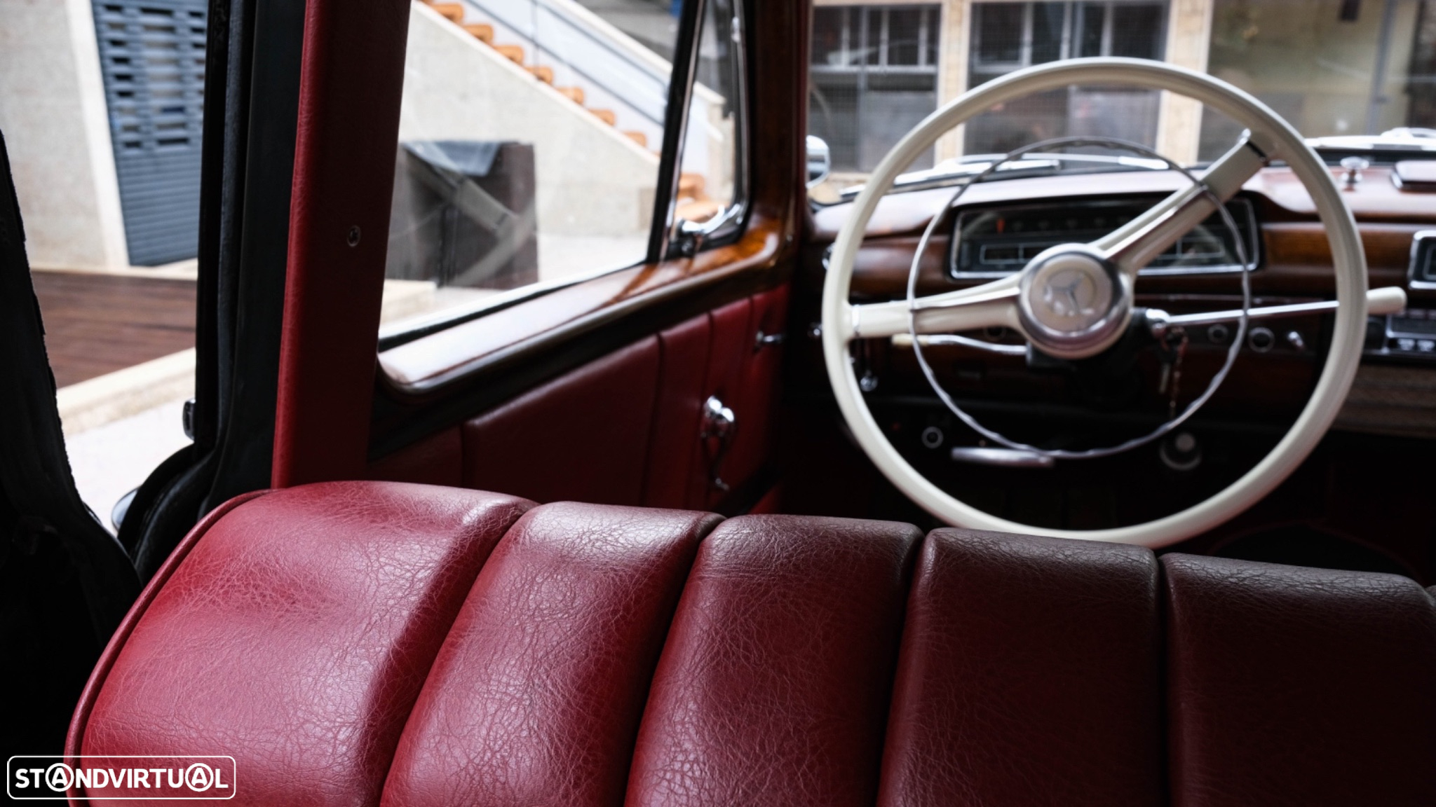 Mercedes-Benz 220 - 48