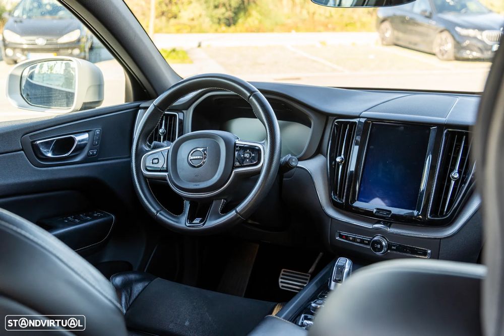 Volvo XC 60 2.0 T8 PHEV R-Design AWD - 9