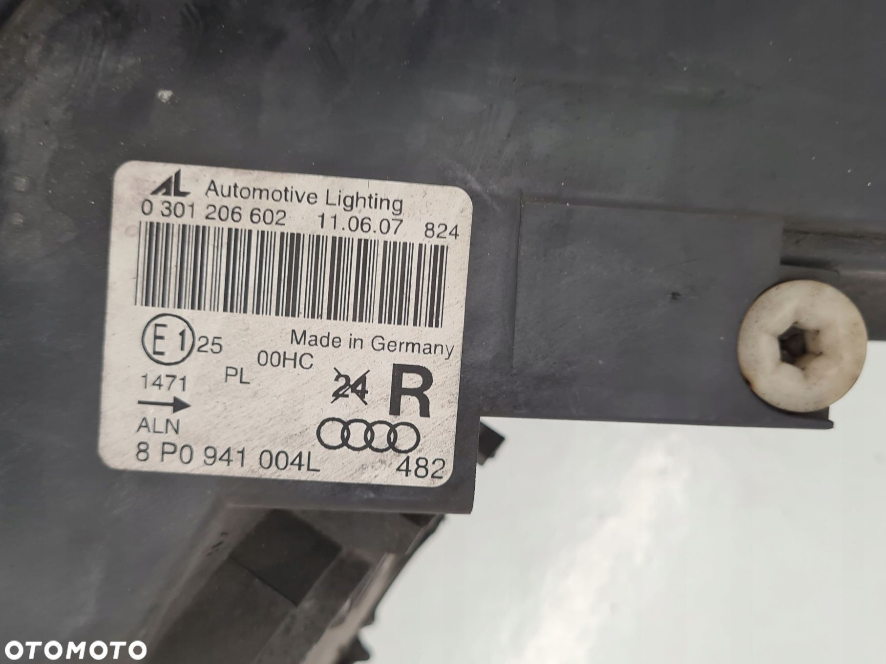 AUDI A3 8P 07R LAMPA PRAWY PRZÓD ANGLIK 8P0941004L - 3