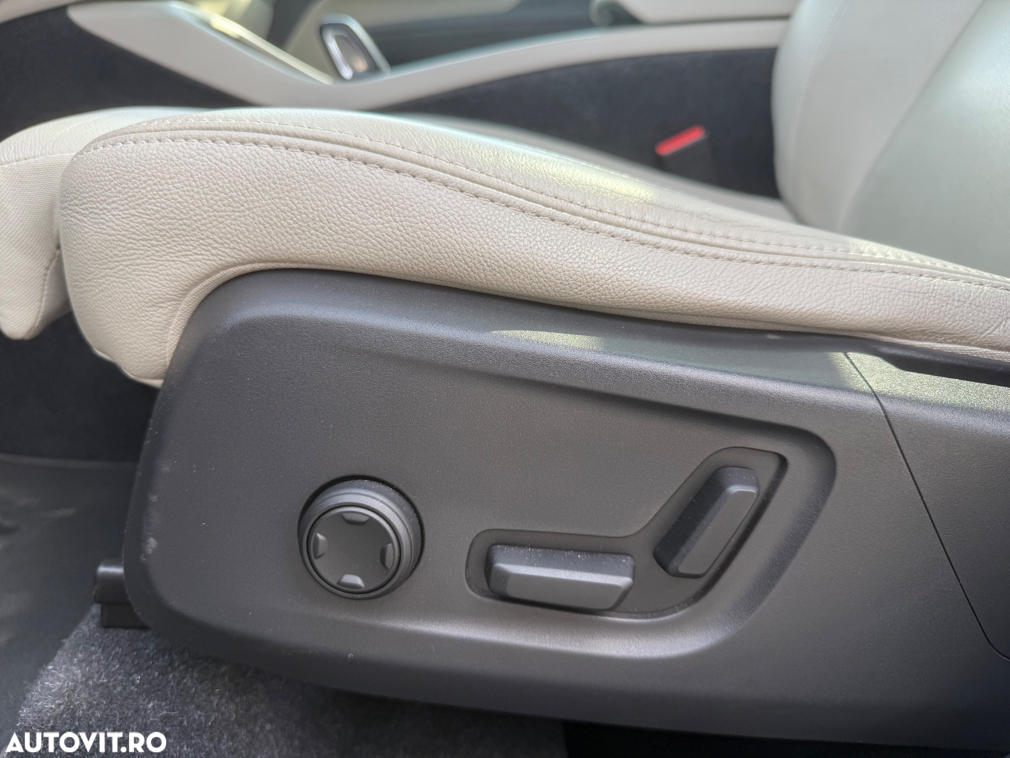 Volvo XC 40 D4 AWD Momentum Pro - 12