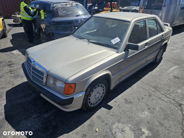 Mercedes-Benz W201 (190)