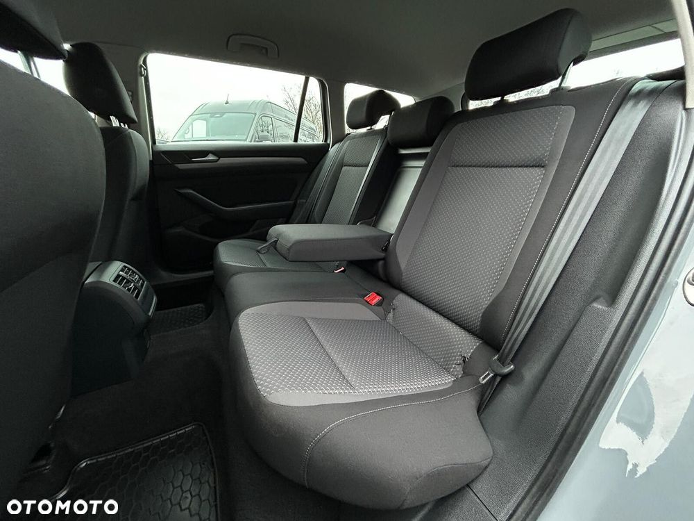 Volkswagen Passat - 18