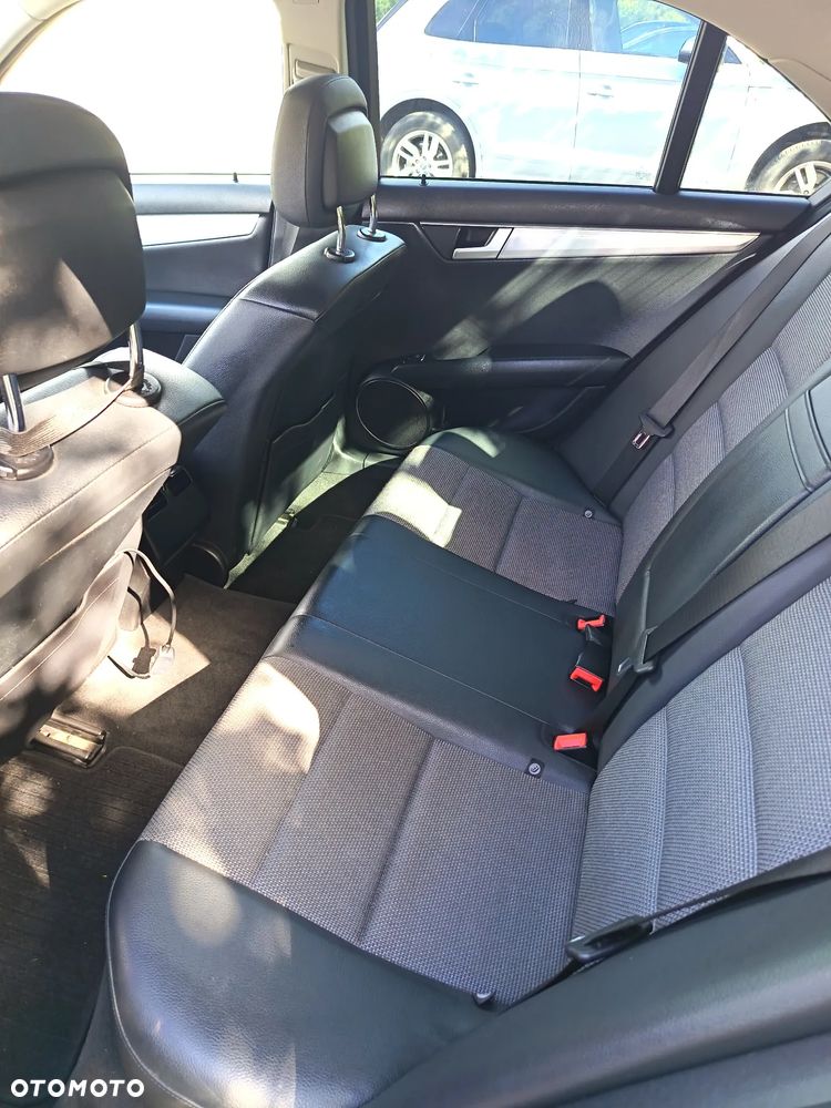 Mercedes-Benz Klasa C 180 CGI BlueEff Avantgarde - 11