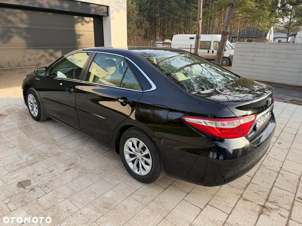 Toyota Camry - 4