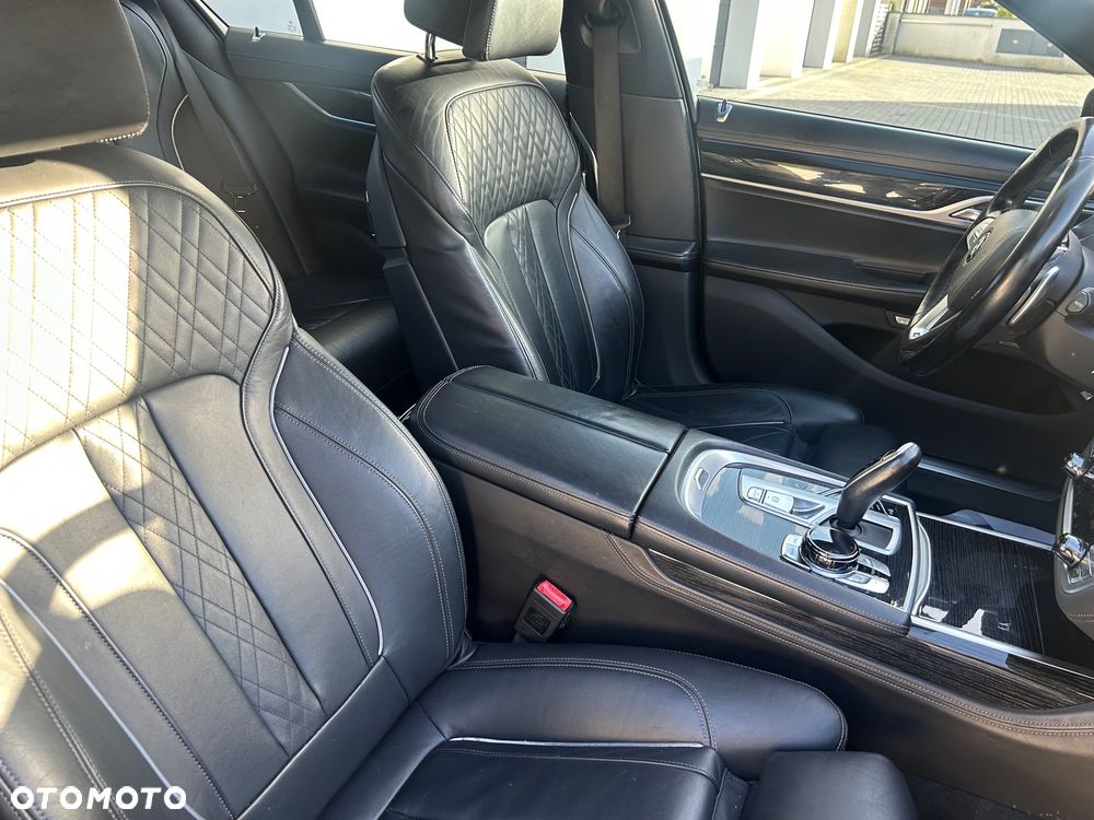 BMW Seria 7 - 18