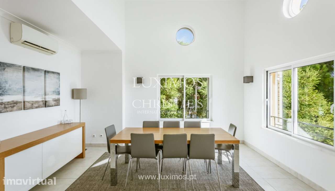 Moradia V3 com vista mar e com jardim para venda em Salema, Algarve - Grande imagem: 2/30