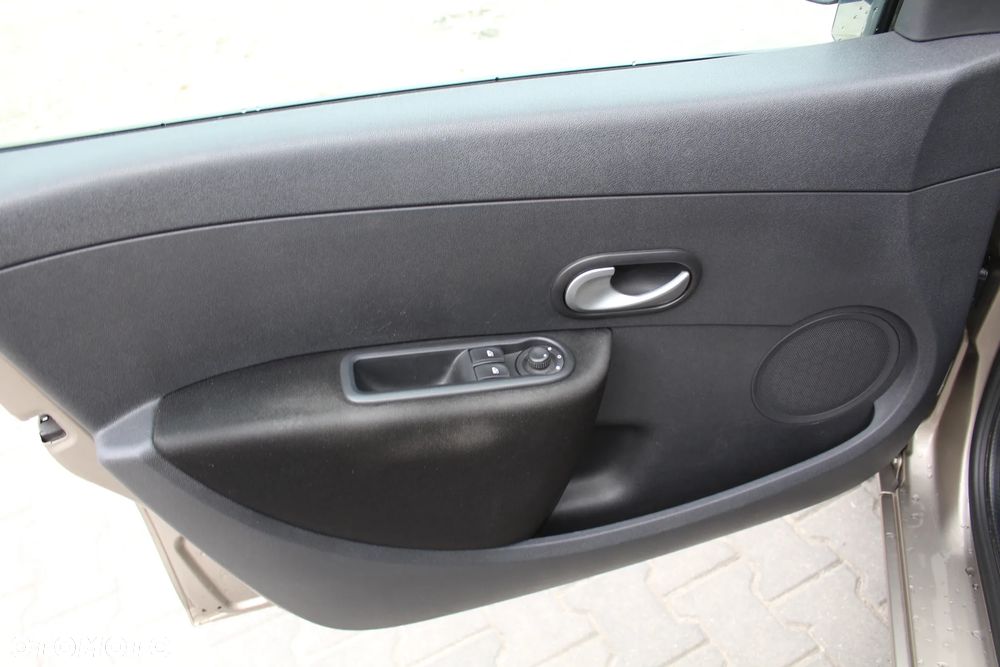 Renault Clio 1.2 16V TCE Alize - 12