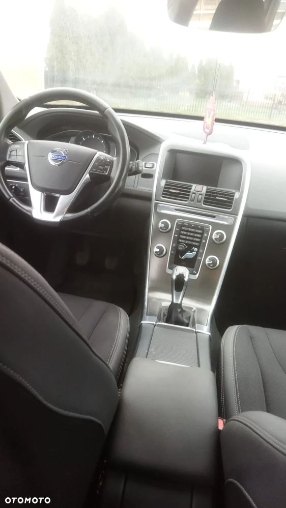 Volvo XC 60 D4 Momentum - 9