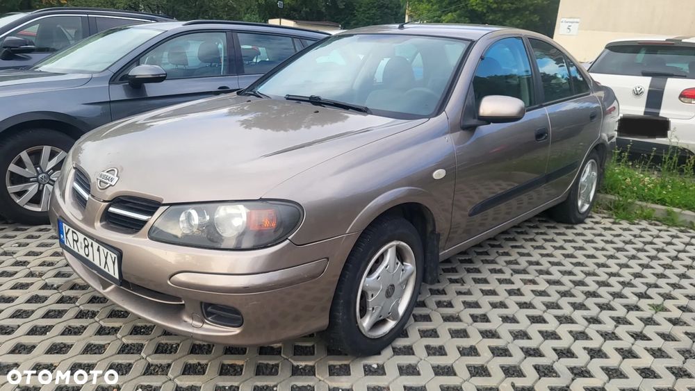 Nissan Almera 1.5 Base - 1