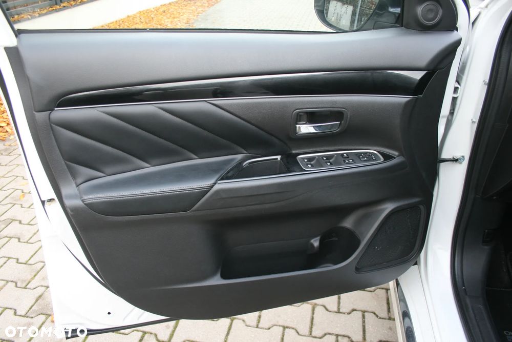 Mitsubishi Outlander Intense + - 9