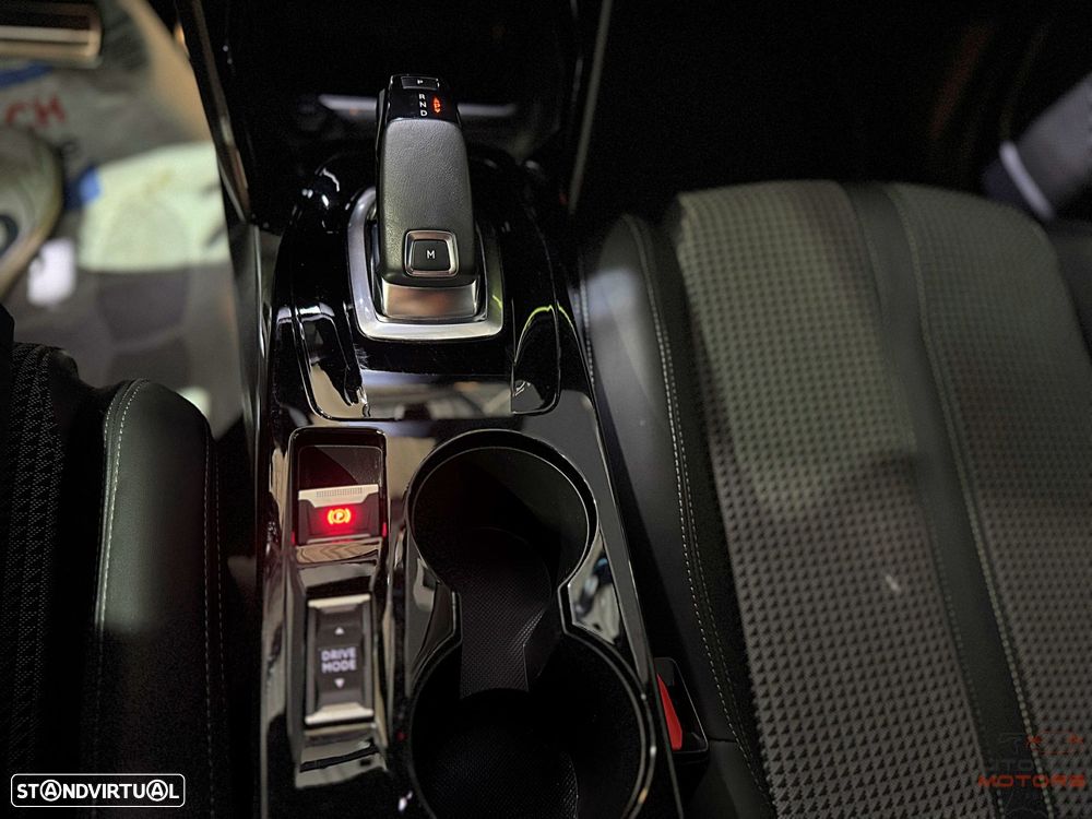 Peugeot 2008 1.2 PureTech GT Line EAT8 - 29