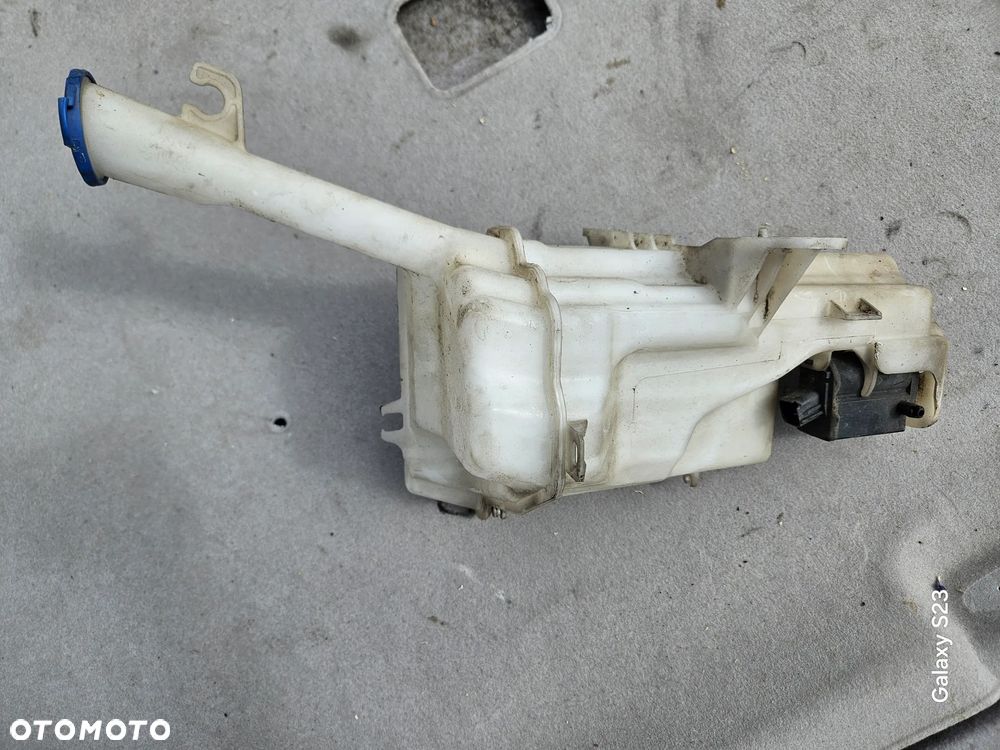Zbiornik zbiorniczek spryskiwaczy  Hyundai i20 I Lift 1,2 b 2014r 98610-1J200 - 1