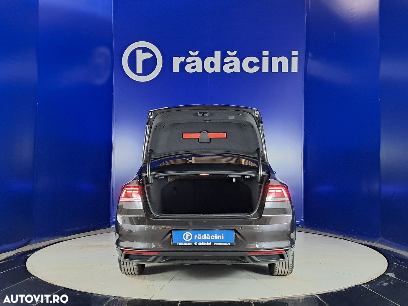 Volkswagen Passat - 19