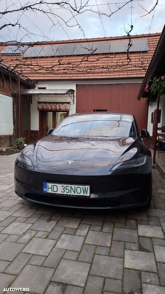 Tesla Model 3 - 1