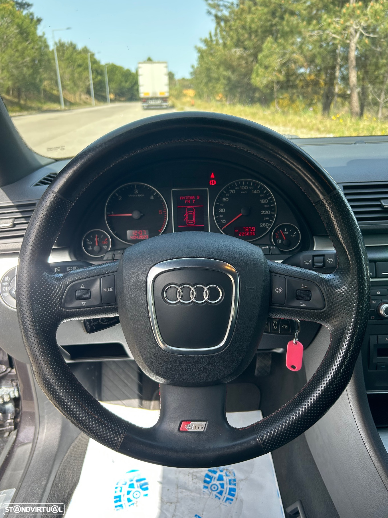 Audi A4 2.0 TDI S-line - 9