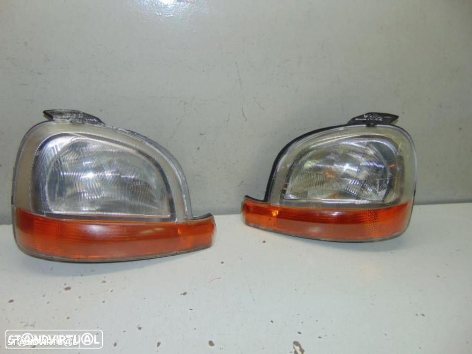 Renault Kangoo modelo 2009 faróis - 1