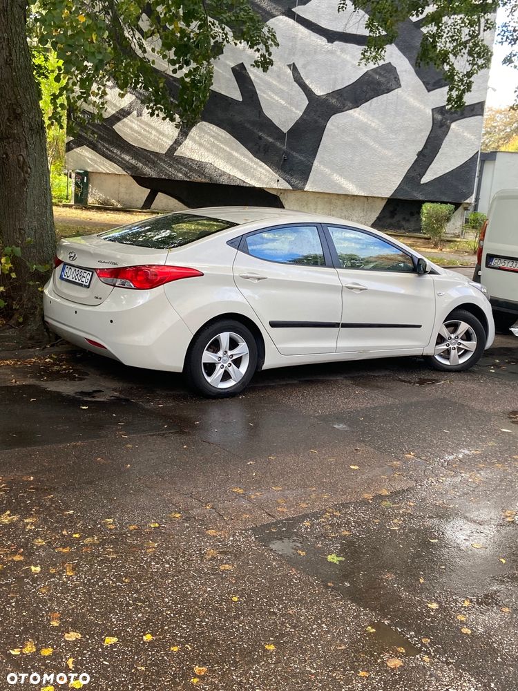 Hyundai Elantra 2011 photo 2