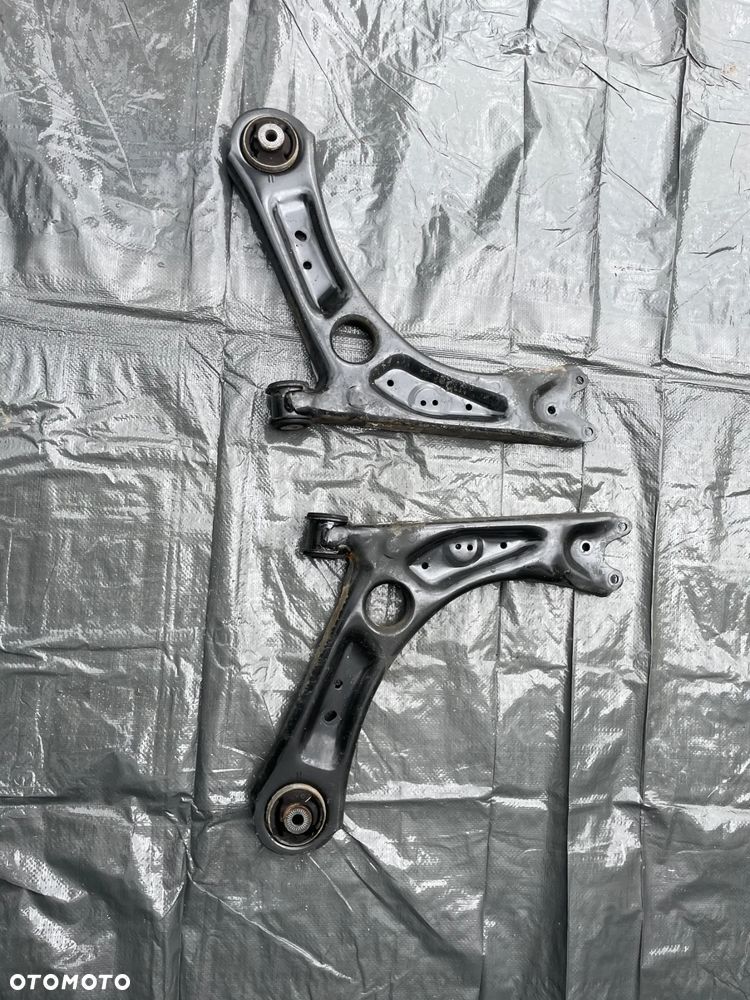 WAHACZ PRAWY PRZÓD PRZEDNI  5R3407152  5R3407151 CONNECT MK3 III VW CADDY V  2K7 23R - 1