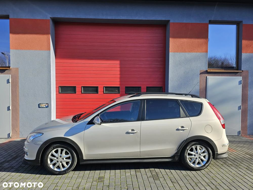 Hyundai i30 i30cw 2.0 Style - 11