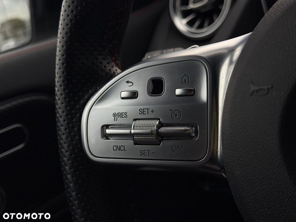 Mercedes-Benz GLA 200 7G-DCT AMG Line - 17