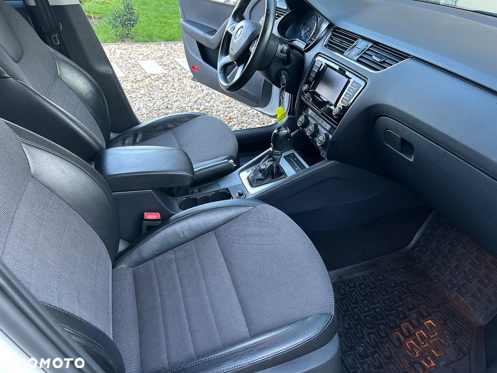 Skoda Octavia 1.6 TDI DPF DSG Elegance - 21