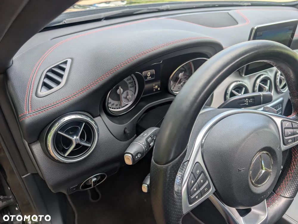 Mercedes-Benz GLA 180 d 7G-DCT AMG Line - 16