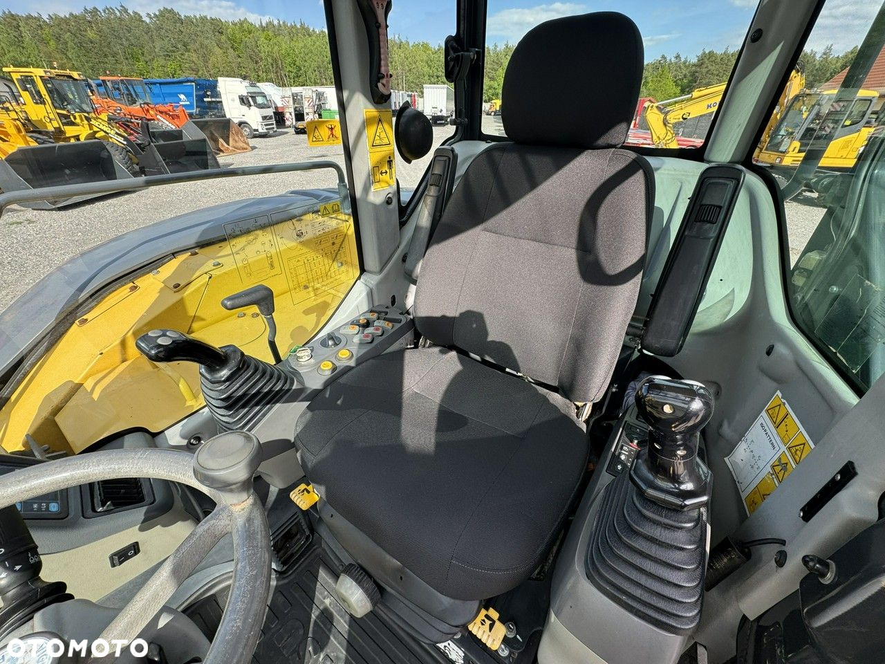Komatsu PW 98 MR 8 Pług + Podpory 10ton Szybkozłącze - 25