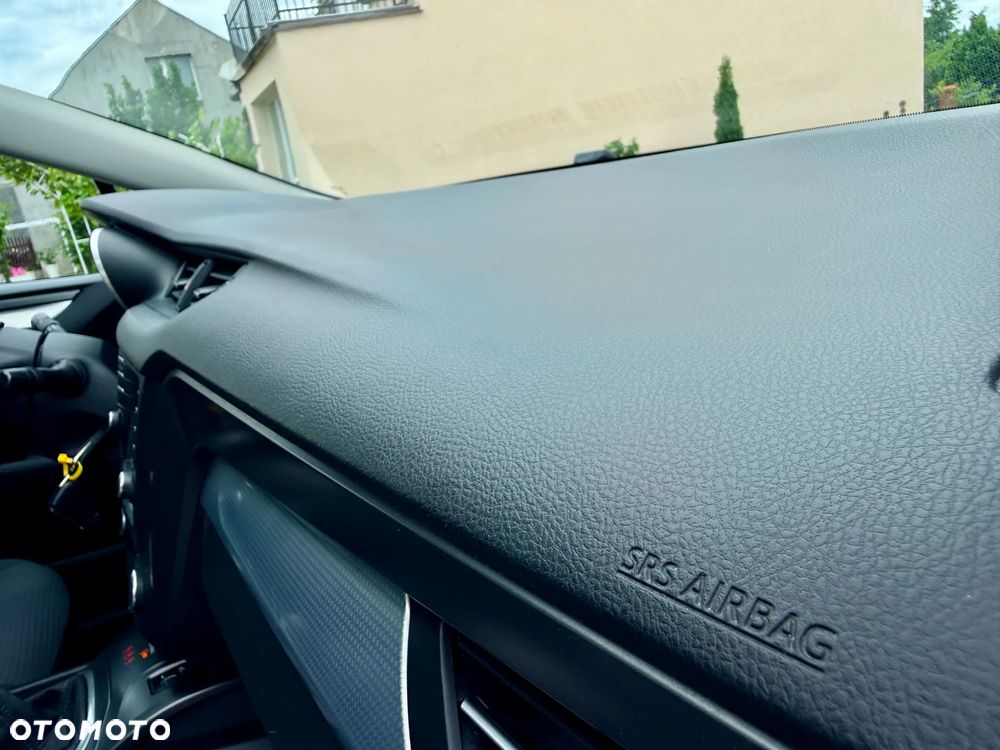 Toyota Avensis 1.8 Premium - 23