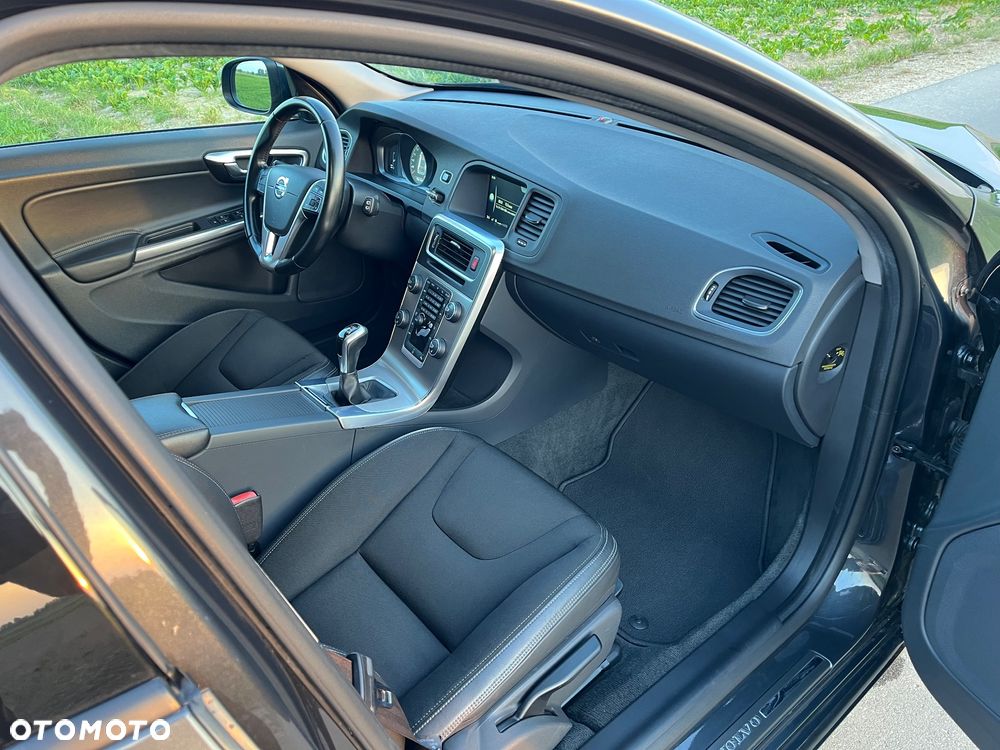 Volvo V60 D3 Momentum - 25
