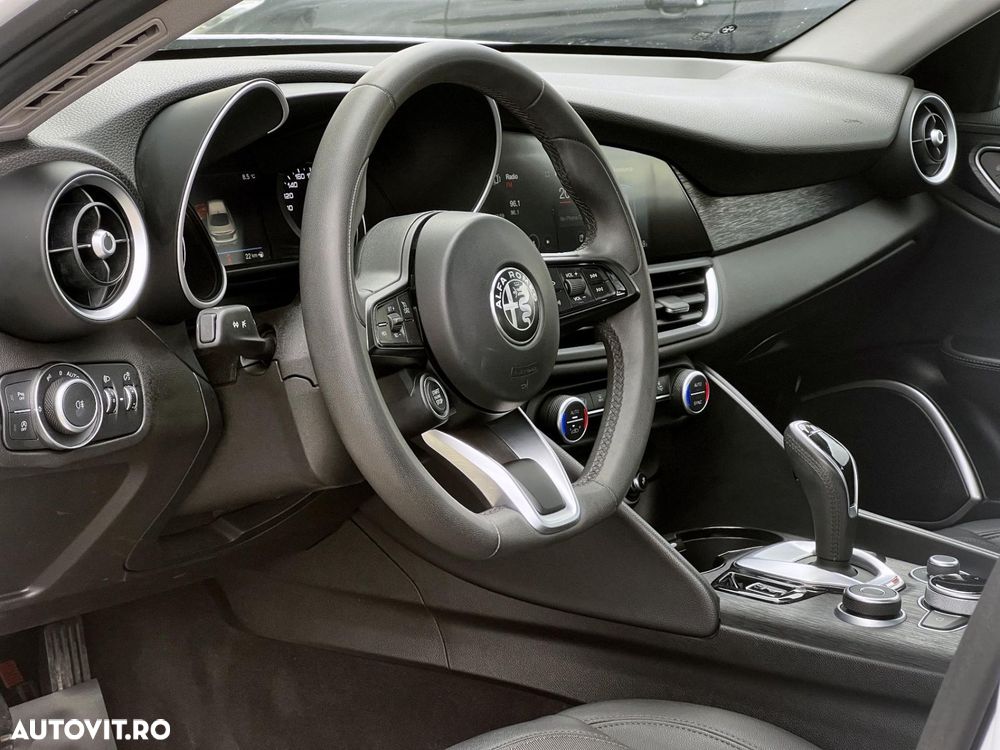 Alfa Romeo Giulia - 12