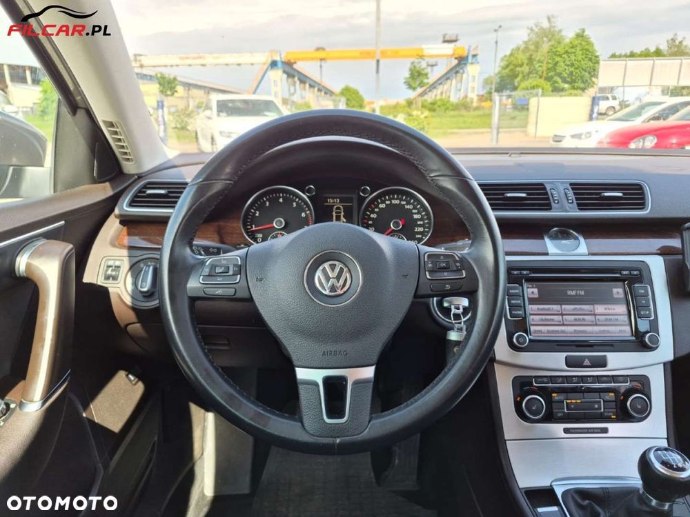 Volkswagen Passat - 11