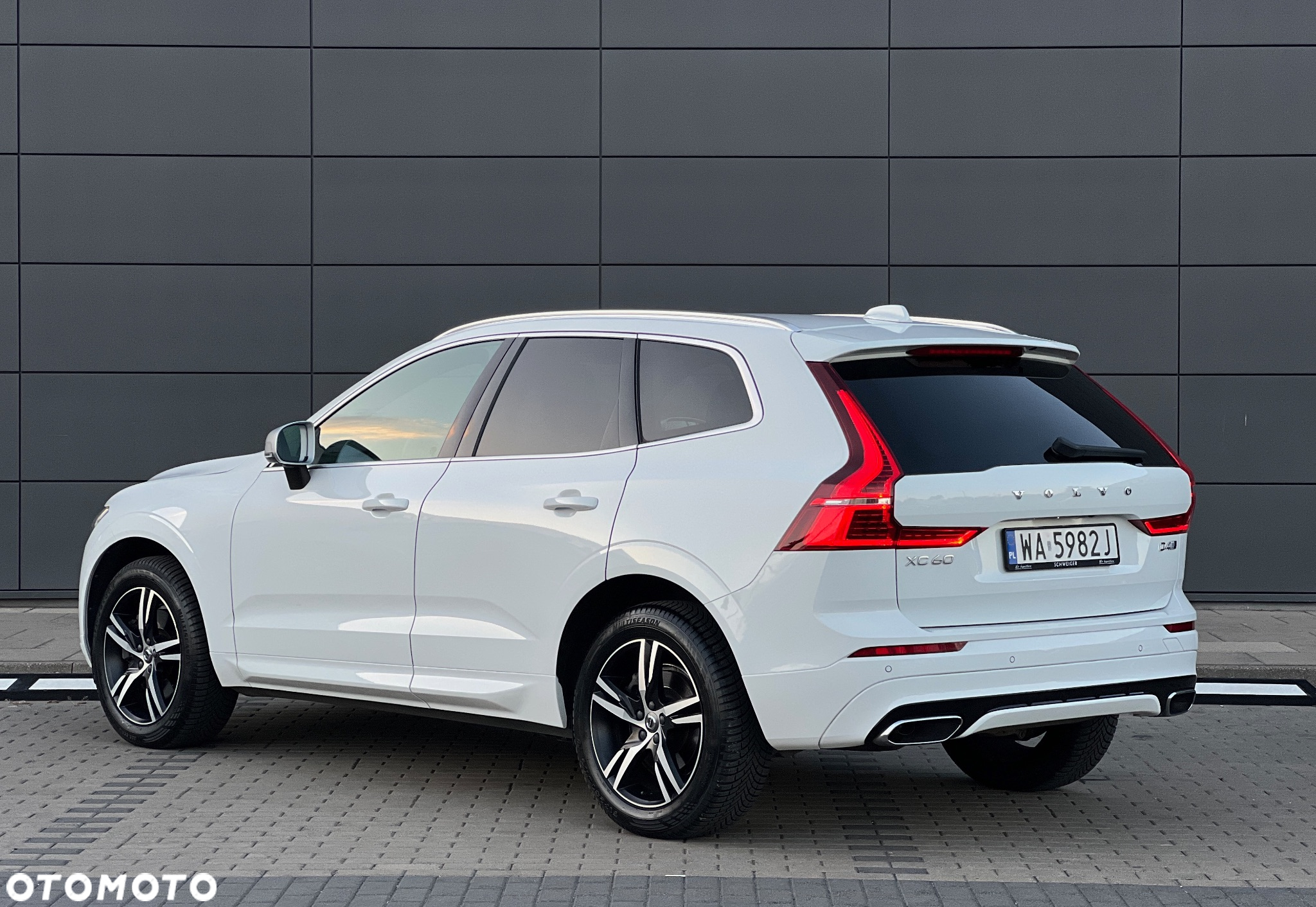 Volvo XC 60 D4 AWD R-Design - 8