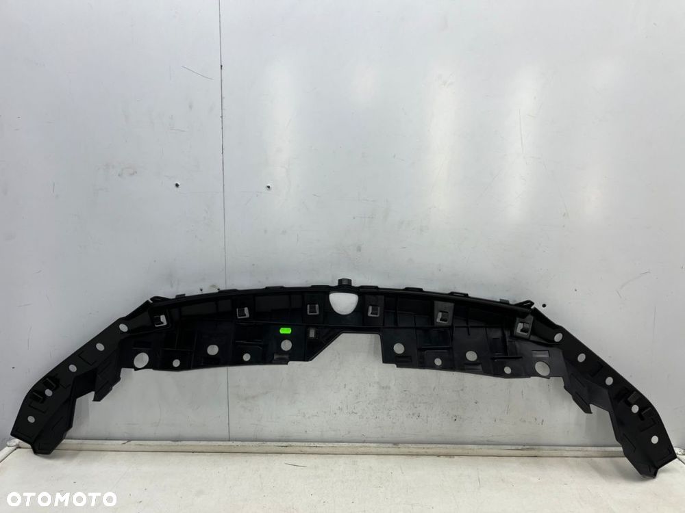 Ślizg Maserati Ghibli 13-24r. przednie środkowe mocowanie górnej listwy atrapy zderzaka NOWE - 3