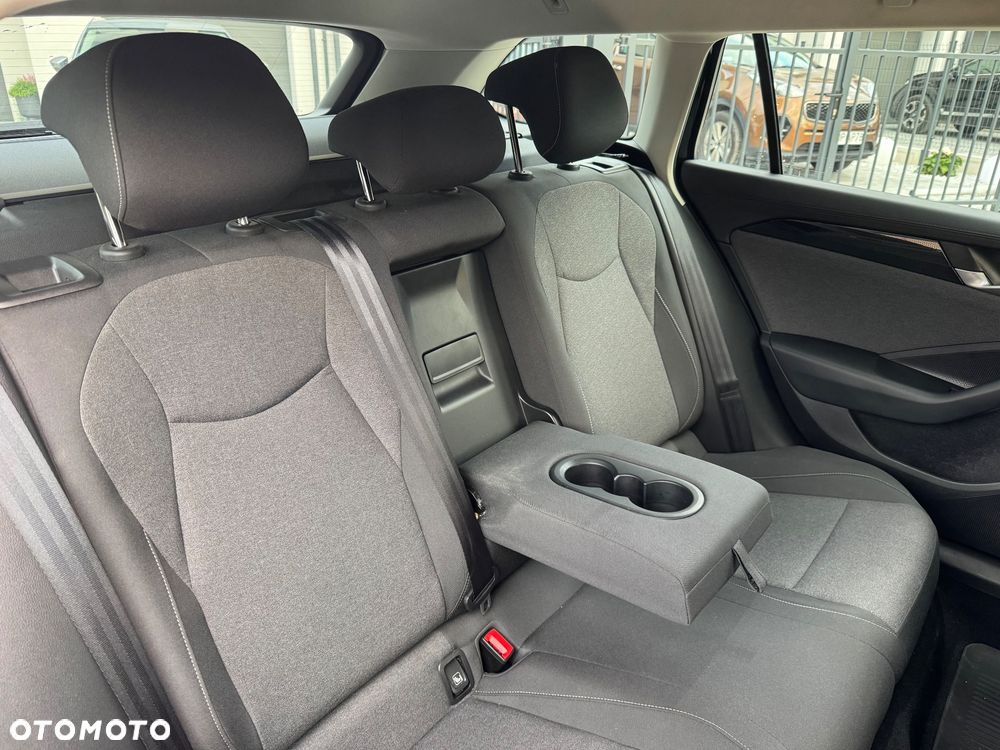 Volkswagen Passat - 23