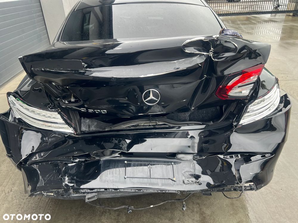 Mercedes-Benz Klasa C 300 9G-TRONIC - 32