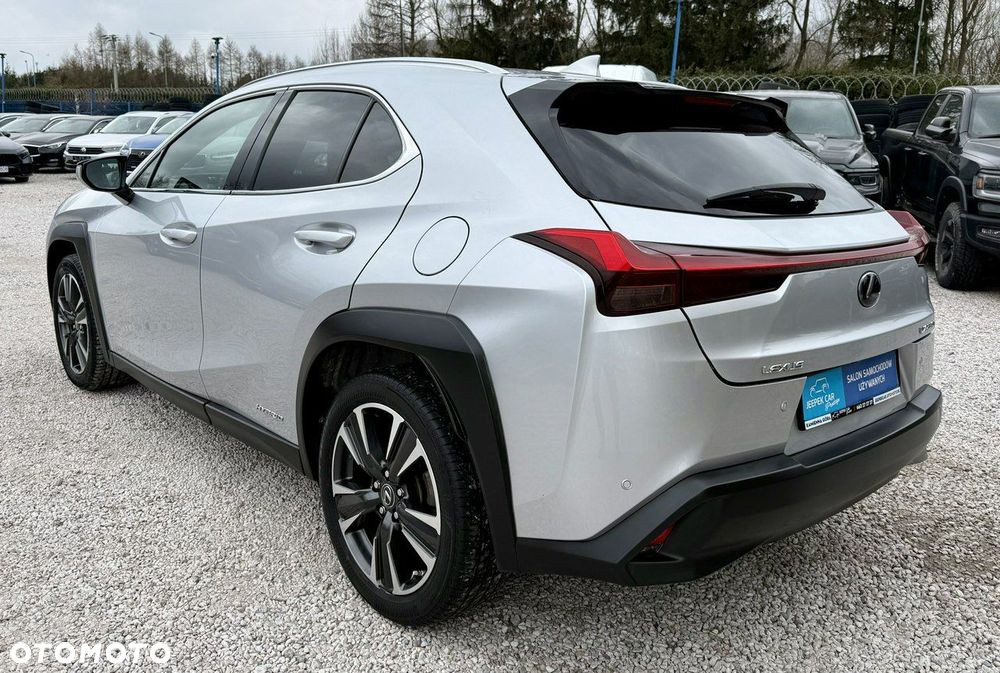 Lexus UX - 3