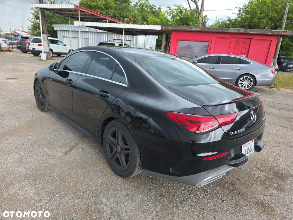 Mercedes-Benz CLA 250 4Matic 7G-DCT AMG Line - 3