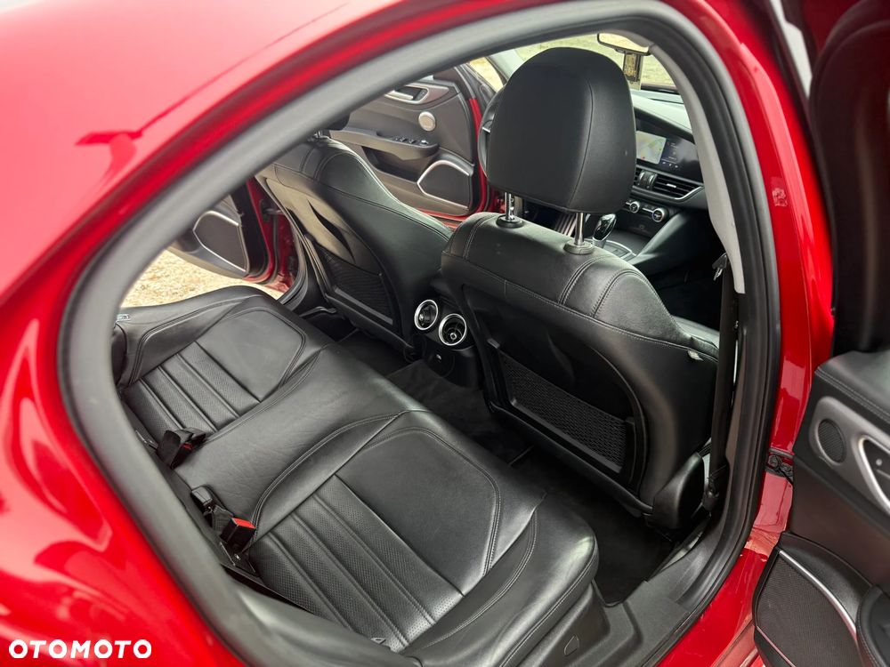 Alfa Romeo Giulia 2.0 Turbo 16V AT8-Q4 Ti - 12