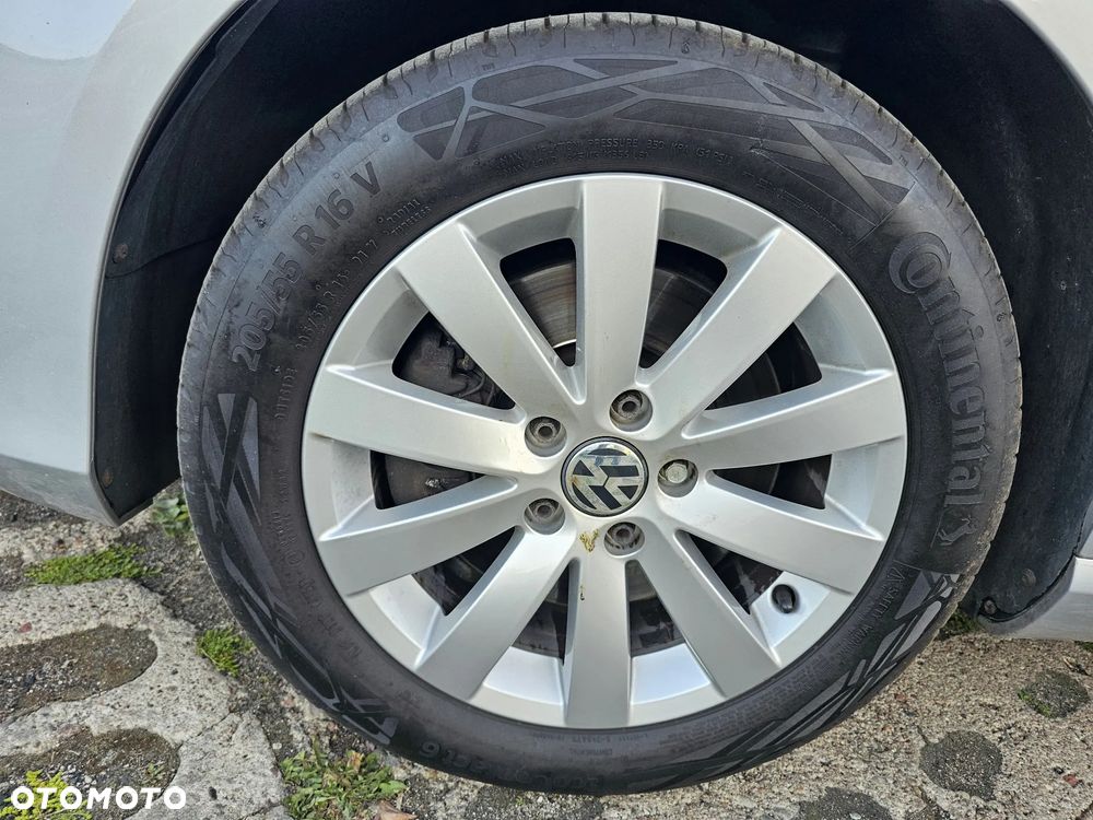 Volkswagen Passat - 37