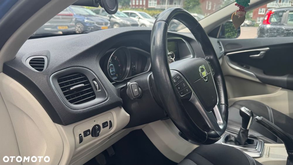 Volvo V40 D2 Momentum - 20