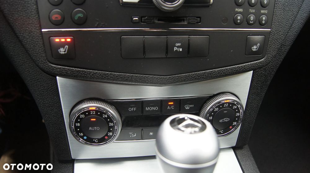 Mercedes-Benz Klasa C 220 T CDI DPF Automatik Avantgarde - 35
