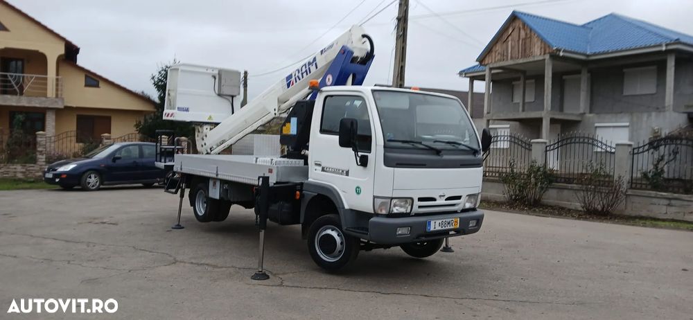 Nissan E120 Autospeciala cu Nacela PRB - 13